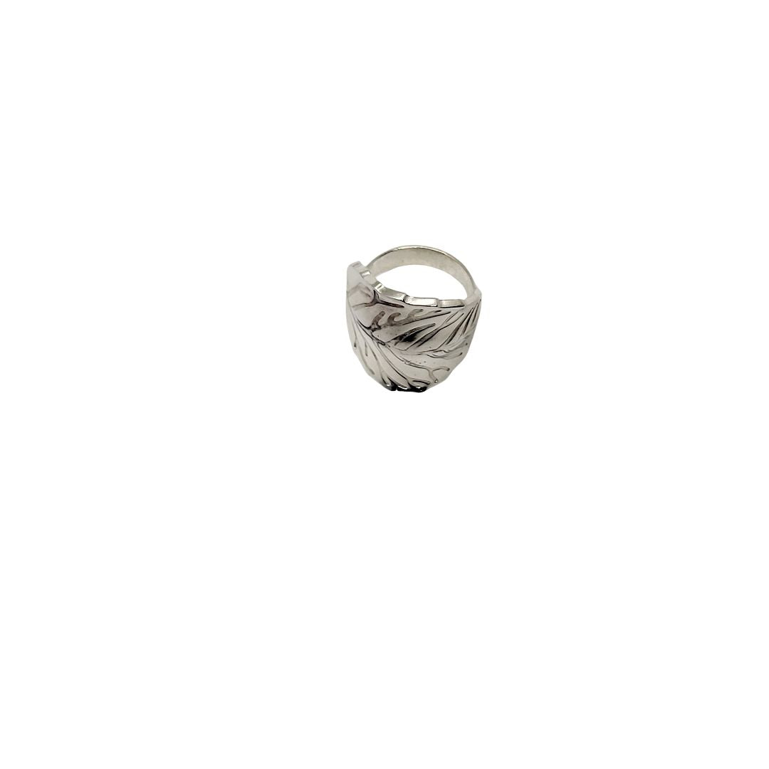 A beautiful statement ring of a bird made of 99.9 fine silver inspired by nature