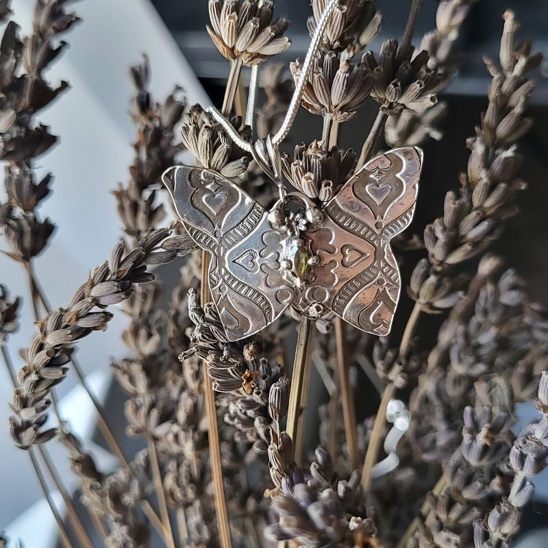 Why Nature-Inspired Jewelry Feels So Personal (And Why We’re Drawn to It)